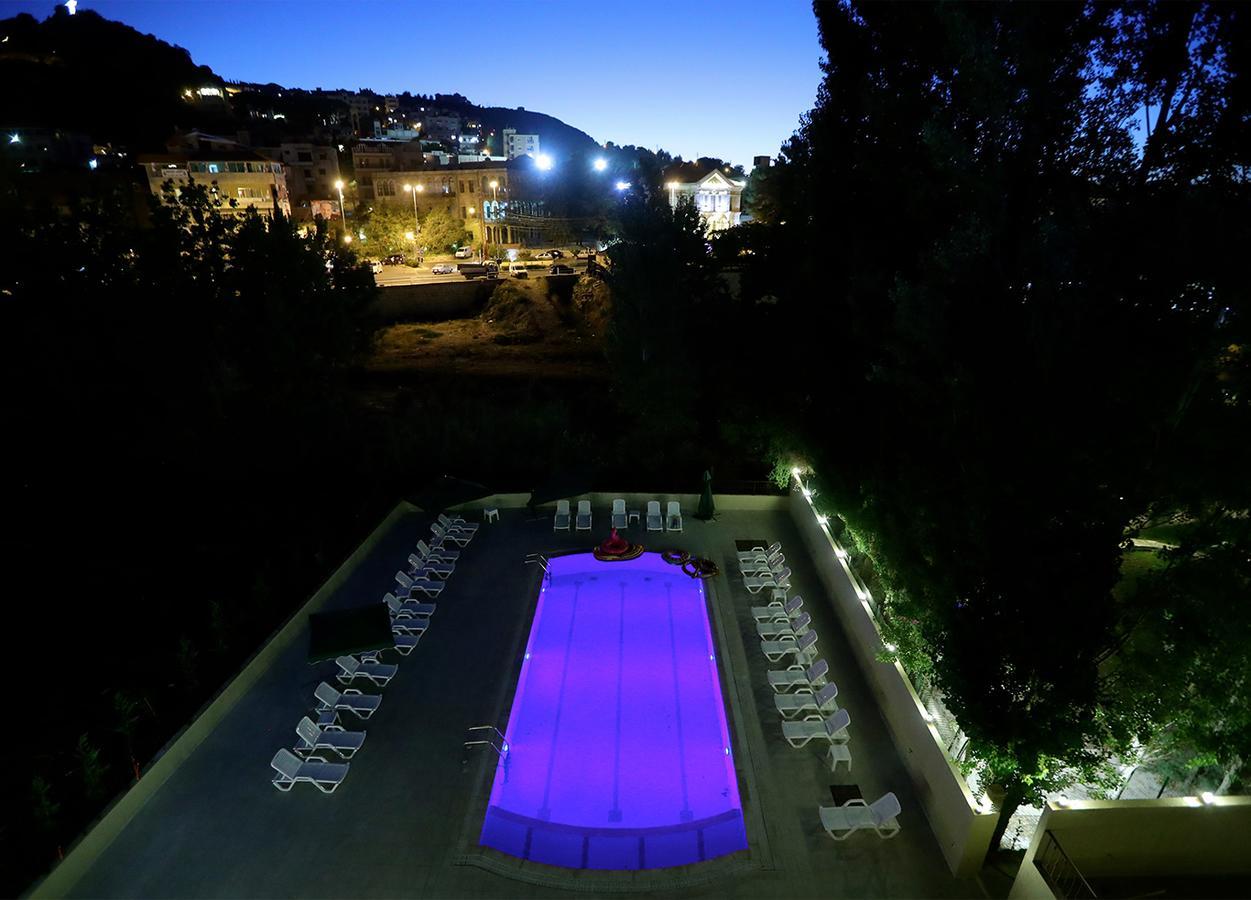 Green Lake Hotel - Jezzîne エクステリア 写真