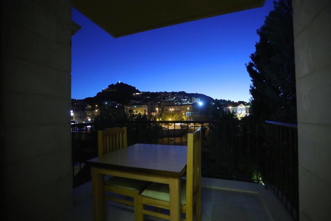 Green Lake Hotel - Jezzîne エクステリア 写真